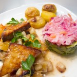 Pommes fondantes, poireau vinaigrette et tofu laqué
